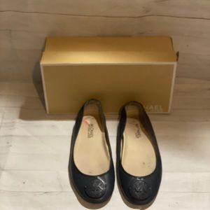 Michal Kors Fulton Flat size 6